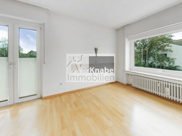 Zentral in Spenge: Wohnkomfort mit Kamin und Südbalkon!