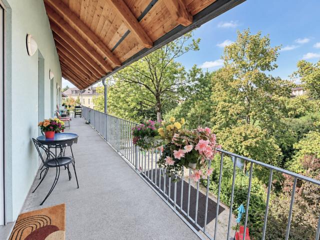 Zentral, ruhig, sonnig und ganz oben: Charmante Maisonettewohnung mit Tiefgaragenparkplatz inklusive
