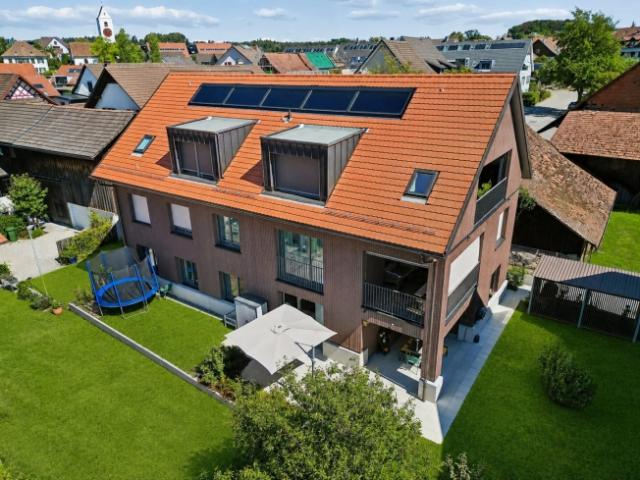 Zentral, ruhig und lichtdurchflutet Ihr neues Zuhause im Herzen von Hettlingen
