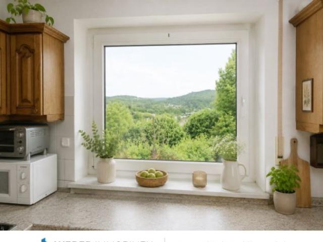Zentral und doch im Grünen: Moderne Erdgeschosswohnung mit Sonnenbalkon