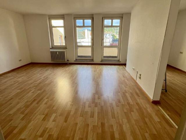 Zentral und ruhig: 2 Zimmer Etagenwohnung mit Balkon, Lift und Tiefgarage in Lörrach