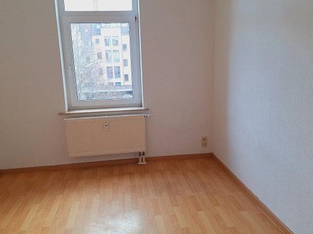 Zentral wohnen zum fairen Preis – 3 Raumwohnung mit Tageslichtbad