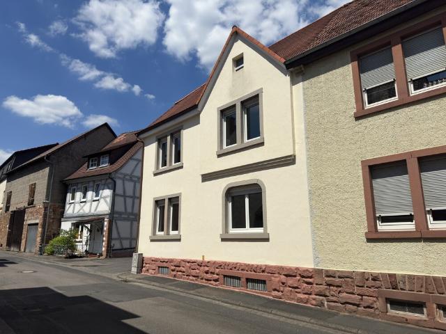 Zentral Wohnen: Charmantes Stadthaus für 1 oder 2 Familien!