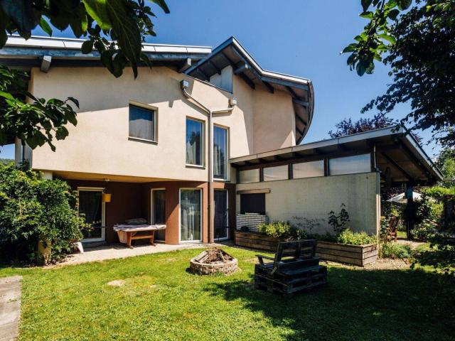 Zentral wohnen, komfortabel leben – Familienhaus mit Photovoltaik und viel Platz!