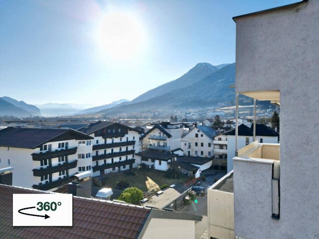 Zentral wohnen mit Aussicht: 3 Zimmer Wohnung mit zwei Balkonen in Telfs