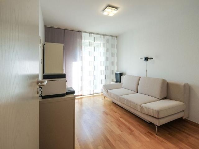 Zentral wohnen mit Komfort – großzügige 3 Zimmer Wohnung mit Westbalkon