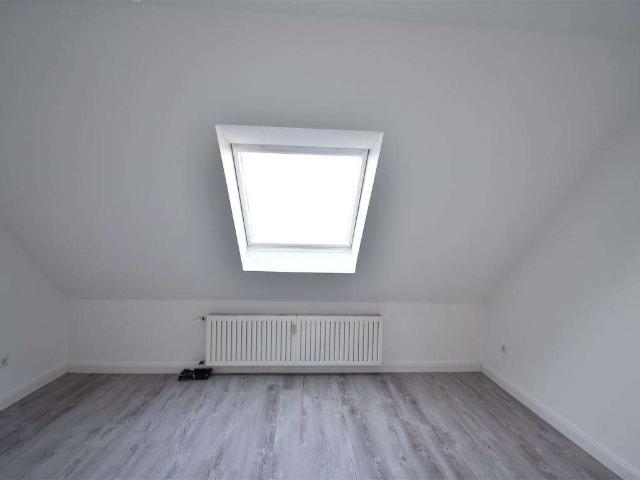 Zentral Wohnen! Renovierte 2 Zimmer Wohnung in DU Beeck