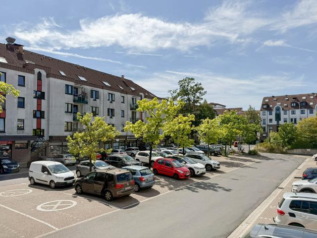Zentral zwei Balkone Aufzug