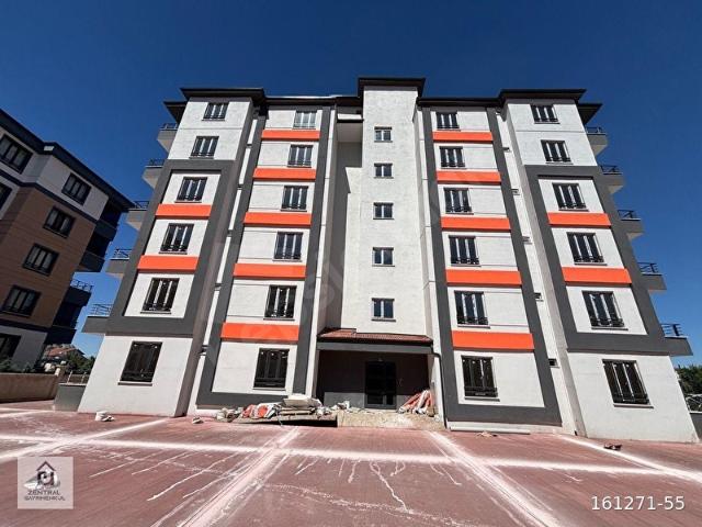 ZENTRALDEN KARAMAN YOLU KAVŞAĞI 2+1 ARAKAT SİTEİÇİ SATILIK DAİRE