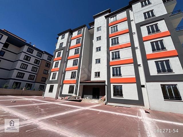 ZENTRALDEN KARAMAN YOLU KAVŞAĞI 3+1 ARAKAT SİTEİÇİ SATILIK DAİRE