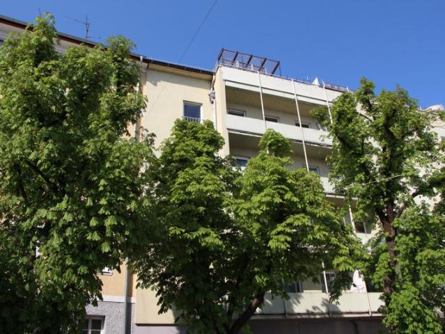 Zentrale 4 Zimmer Wohnung mit Balkon