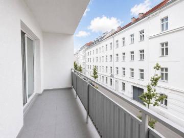 Zentrale 2 Zimmer Wohnung mit zwei Freiflächen und Klimaanlage