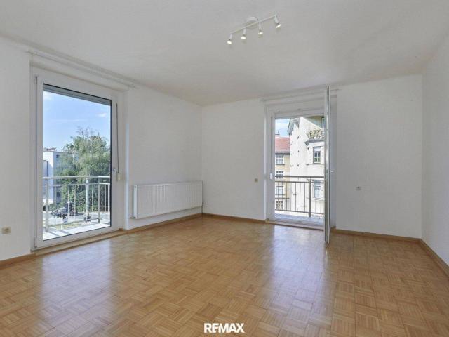 Zentrale 2 Zimmer Wohnung mit Balkon!