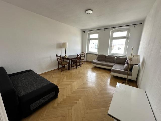 Zentrale 2 Zimmer Wohnung mit Balkon und Dusche nahe des Zentrums!