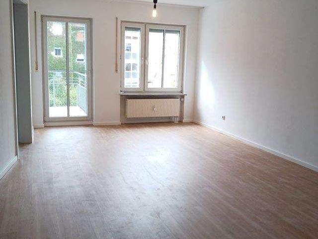 Zentrale 2 Zimmer Wohnung mit Einbauküche und TG Stellplatz