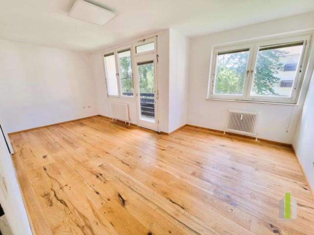 Zentrale 2 Zimmer Wohnung mit Loggia!