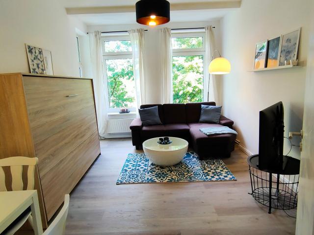 Zentrale 2 Zimmer Wohnung direkt an der S Bahn Diebsteich in Altona