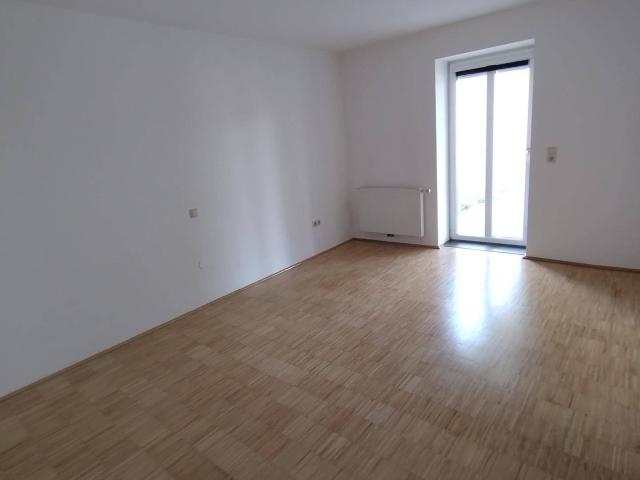 Zentrale 2 Zimmer Wohnung 77,5m² + 32 m² Terrasse
