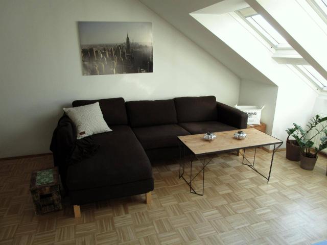 Zentrale 2 Zimmer Dachgeschosswohnung mit Dachterrasse