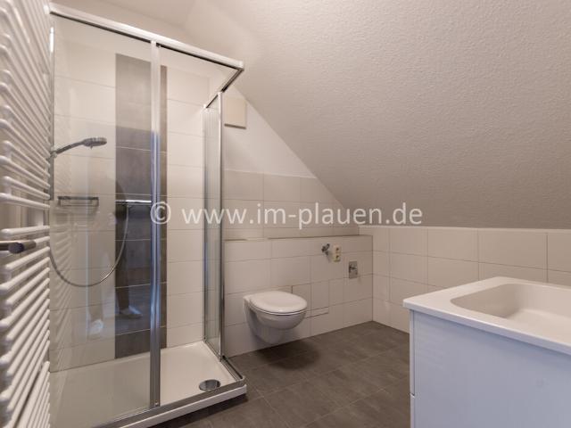 Zentrale 2 Zimmer Dachgeschosswohnung in Auerbach – frisch renoviert & sofort beziehbar!