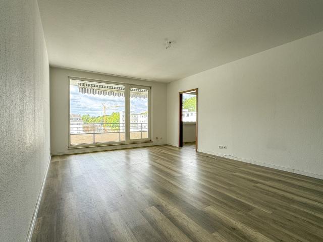 Zentrale 3 Zimmer Wohnung mit Balkon
