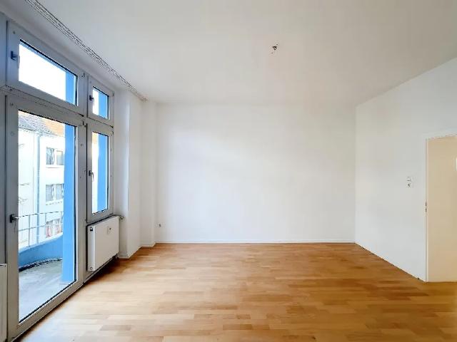 ZENTRALE 3 ZIMMERWOHNUNG IN KREFELD ZU MIETEN!