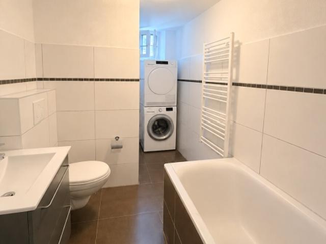 Zentrale 3.5 Zimmer Wohnung im Hochparterre mit grossem Balkon und eigenem Waschturm