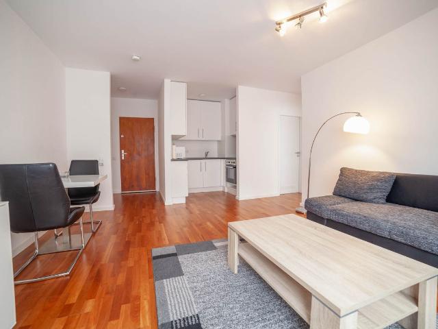 Zentrale und dennoch ruhige 2 Zimmer Wohnung in der Olgastrasse, Stuttgart Amsterdam Apartments for Rent