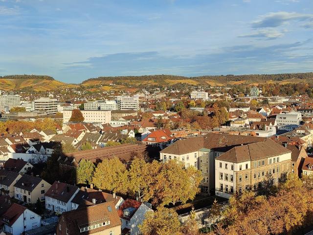 Zentrale und möblierte 1 Zimmer Wohnung mit traumhafter Aussicht