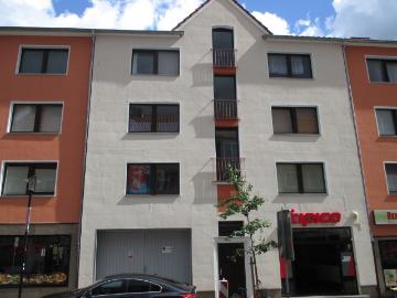 Zentrale und ruhige Wohnung mit Balkon und Einbauküche