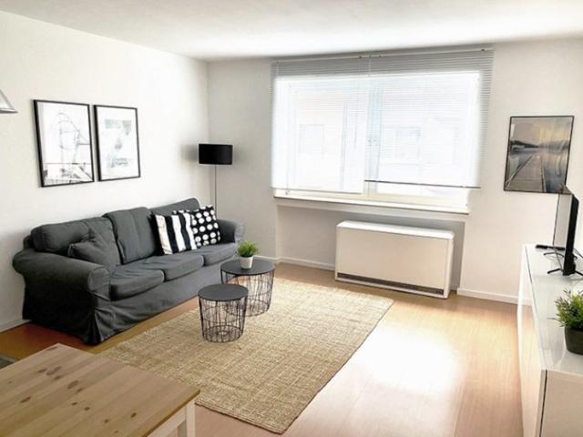 Zentrale und ruhige 2 ZKB am grünen Lessingplatz