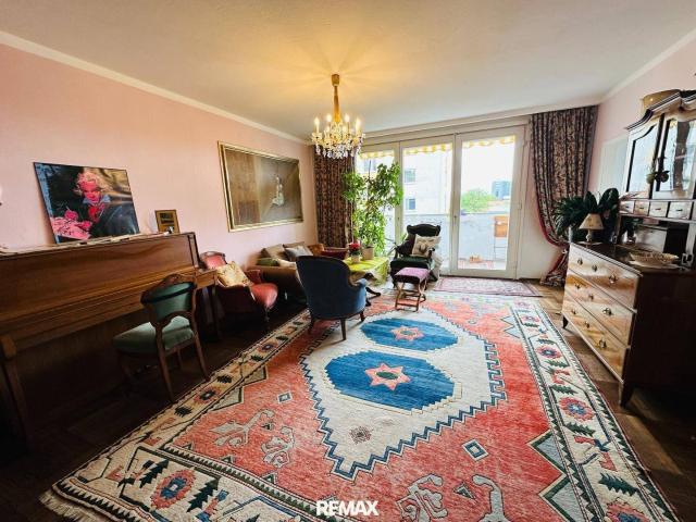 Zentrale und trotzdem ruhige Lage! Helle, großzügige 4,5 Zimmer Wohnung mit Loggia im Bezirk Jakomini