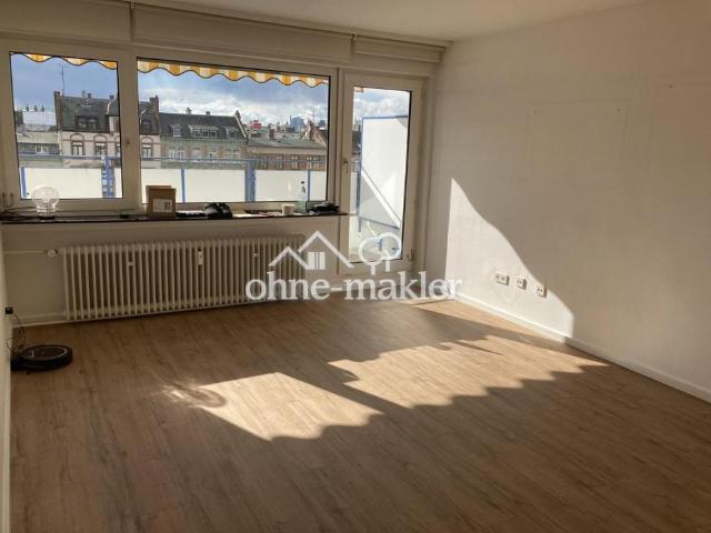 zentrale und verkehrsberuhigte Lage teilmöblierte Penthouse Perle direkt am Wilhelmsplatz mit Aufzug