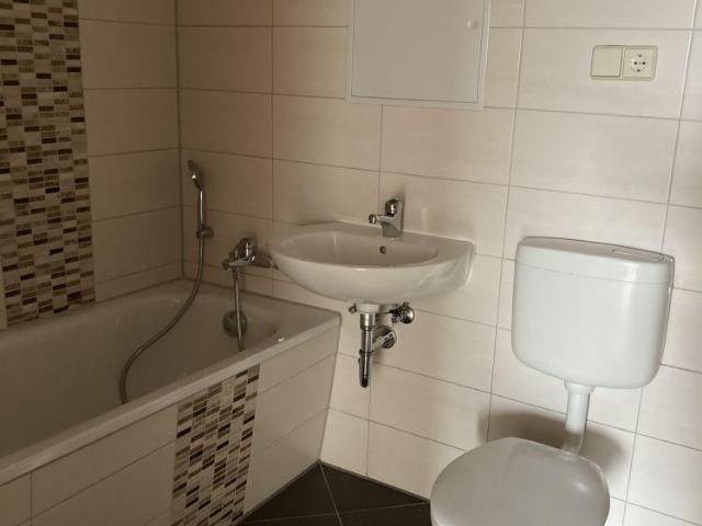 Zentrale Wohlfühlwohnung für Singles oder Paare mit modernem Bad