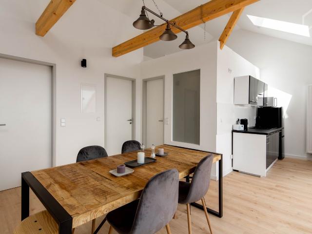 Zentrale DG wohnung in Leipzig mit perfekter Anbindung, Leipzig Amsterdam Apartments for Rent