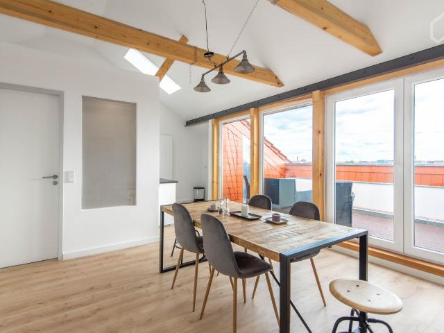 Zentrale DG wohnung in Leipzig mit perfekter Anbindung, Leipzig Amsterdam Apartments for Rent