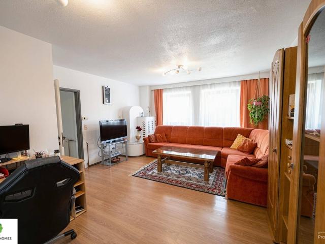 Zentrale Familienoase mit Garten, Fernwärme und Tiefgaragenplatz