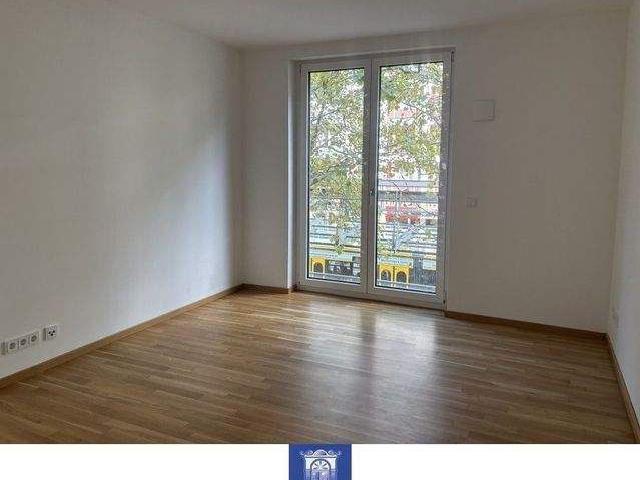 Zentrale Familienwohnung! 2 Bäder! Terrasse!