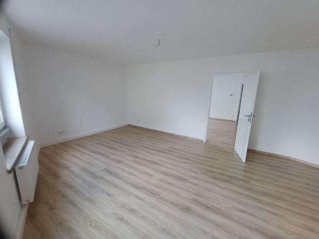 zentrale großzügige 2,5 Zimmer Wohnung