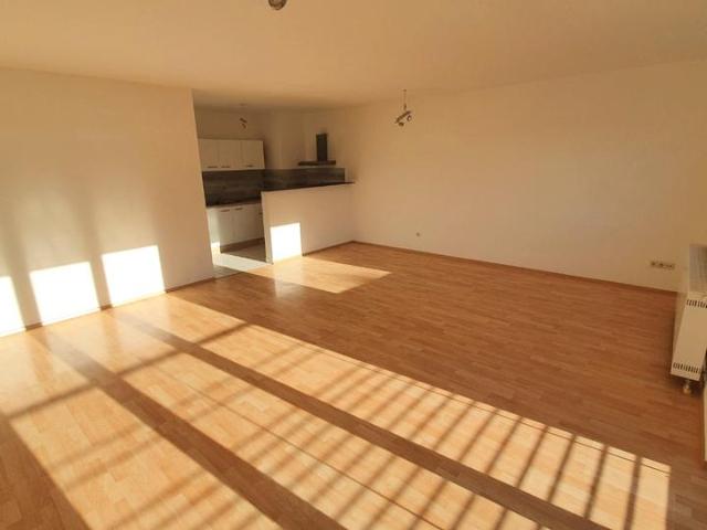 Zentrale + helle 2 Zimmer Wohnung mit EBK und TG Platz