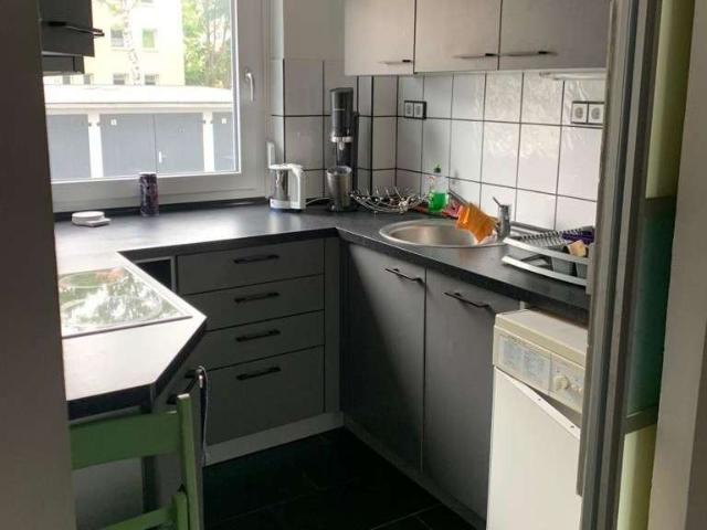 Zentrale Hochparterre Wohnung mit zwei Zimmern und Einbauküche in Augsburg
