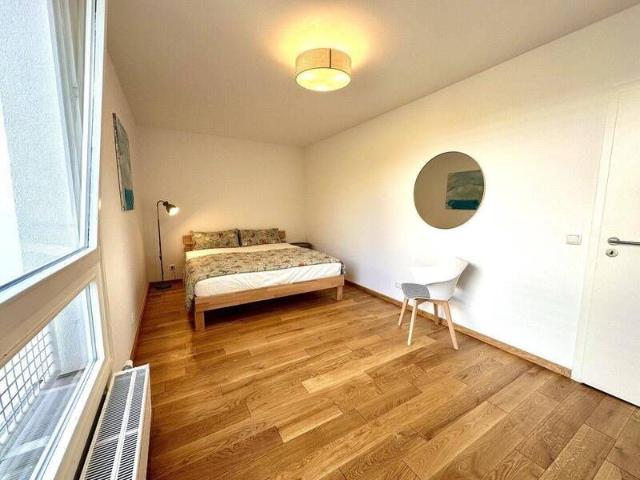 Zentrale & kernsanierte 3 Zimmer Wohnung mit Loggia und Blick ins Grüne befristet