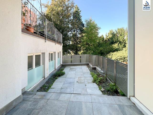 Zentrale Lage: Modern sanierte ca. 77 m2 Altbauwohnung 2 Räume mit Terrasse in der Hauptstraße