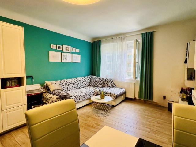 Zentrale Lage nähe Hauptbahnhof Komplett renoviert 3 Zimmer Lift vollmöbliert Ideal für Anleger, Paare & Singles