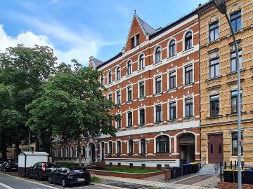 Zentrale Lage, Einbauküche & Altbaucharme im bequemen 1. OG