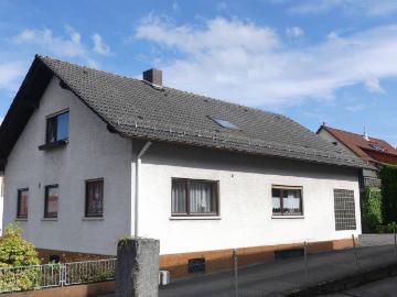 Zentrale Lage! Einfamilienhaus mit 2 Wohnungen in Oberzent Beerfelden