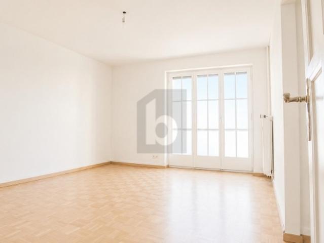 ZENTRALE LAGE, HELLE ZIMMER UND BALKON