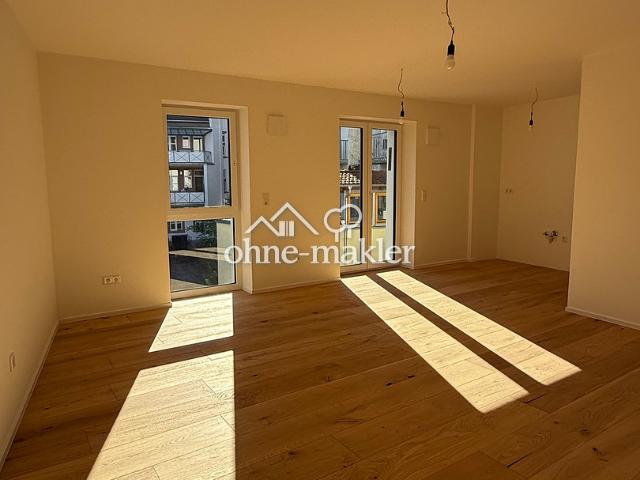 Zentrale Lage in Aschaffenburg: 3 Zimmer Wohnung mit Balkon, Aufzug & Erstbezug nach Kernsanierung
