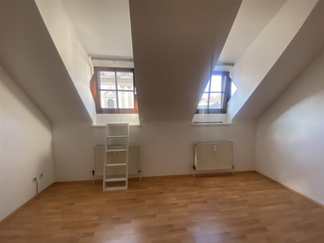Zentrale Lage in der Universitätsstraße Wunderschöne, geräumige 1 Zimmer Wohnung