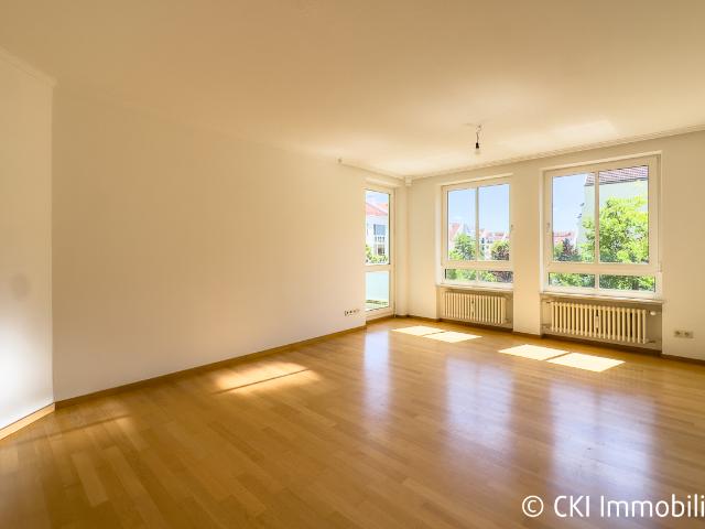 Zentrale Lage in Germering! Freie 4 Zi. ETW mit Wohndiele und Südbalkon in gepflegter Wohnanlage